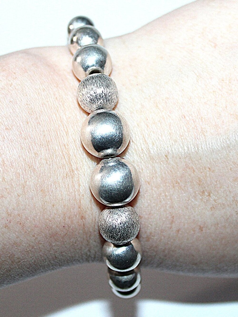 Sterling Silver Graduated Bead Bracelet 8 Inches 16 Grams - Picture 4 of 5